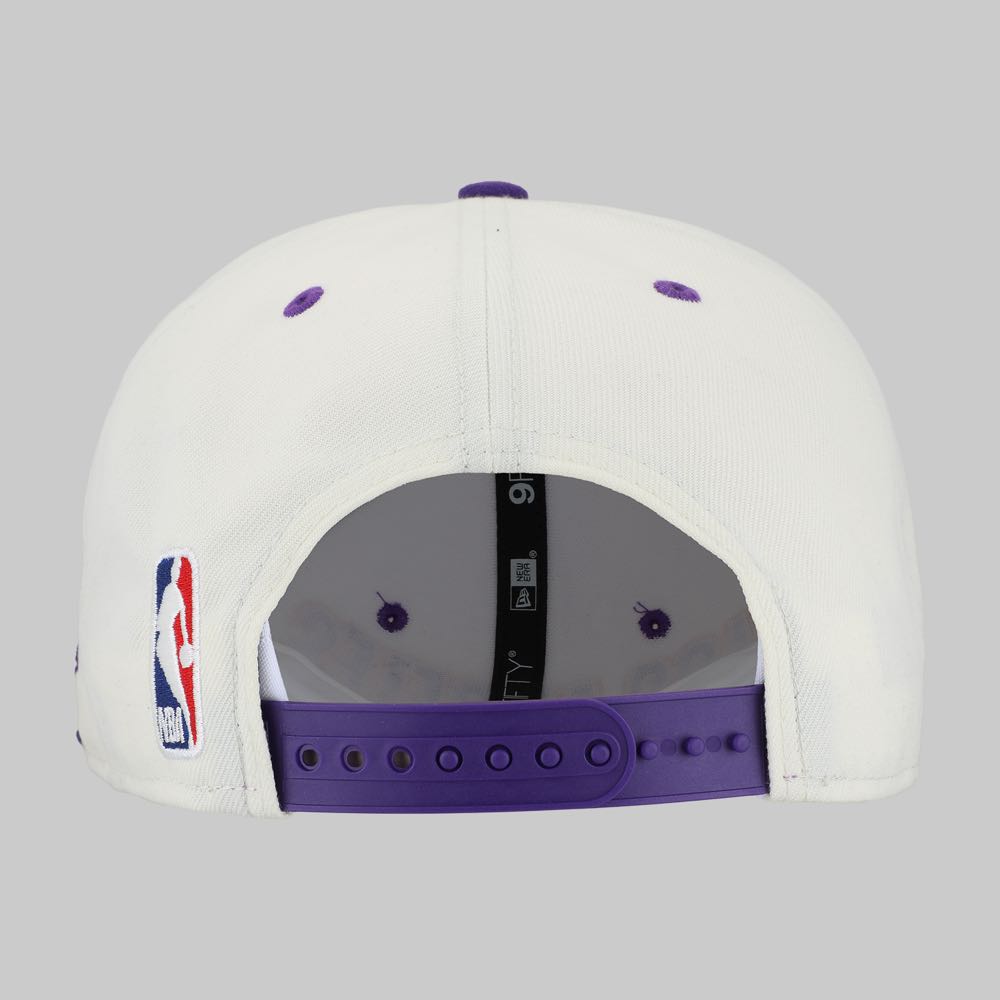 New Era Los Angeles Lakers 9FIFTY Snapback —Beige et Violet